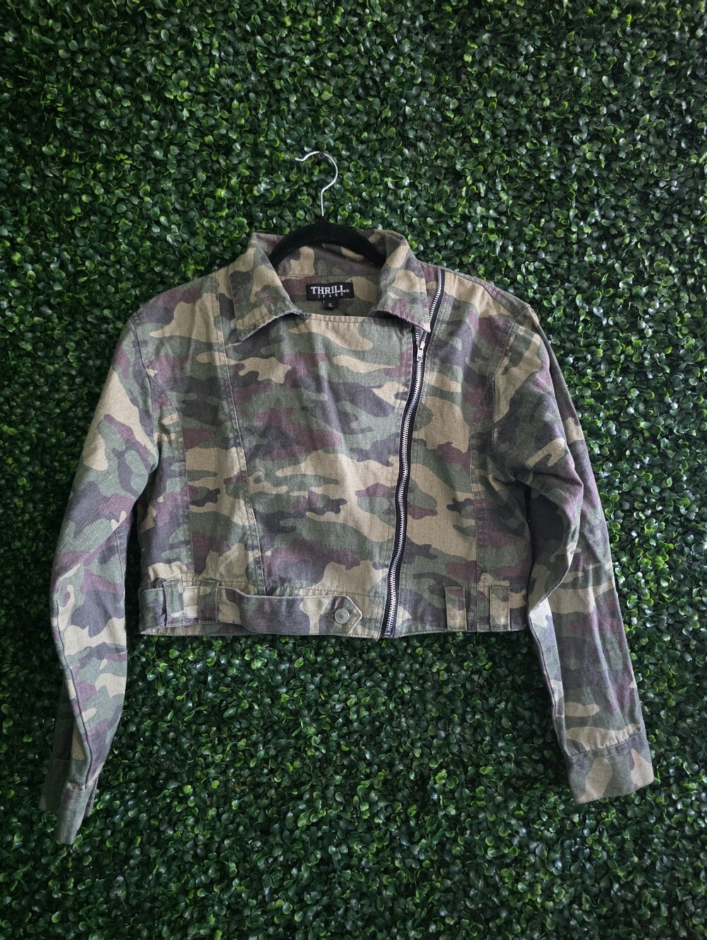 Thrill Women's  Cropped Camo Utility Jacket Size XL